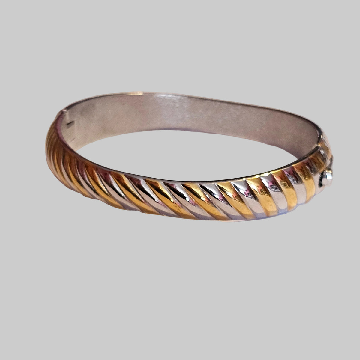 Womens Bracelet Gold Silver-Toned Hinged Rope Intertwined Designs Small 6.5 In
