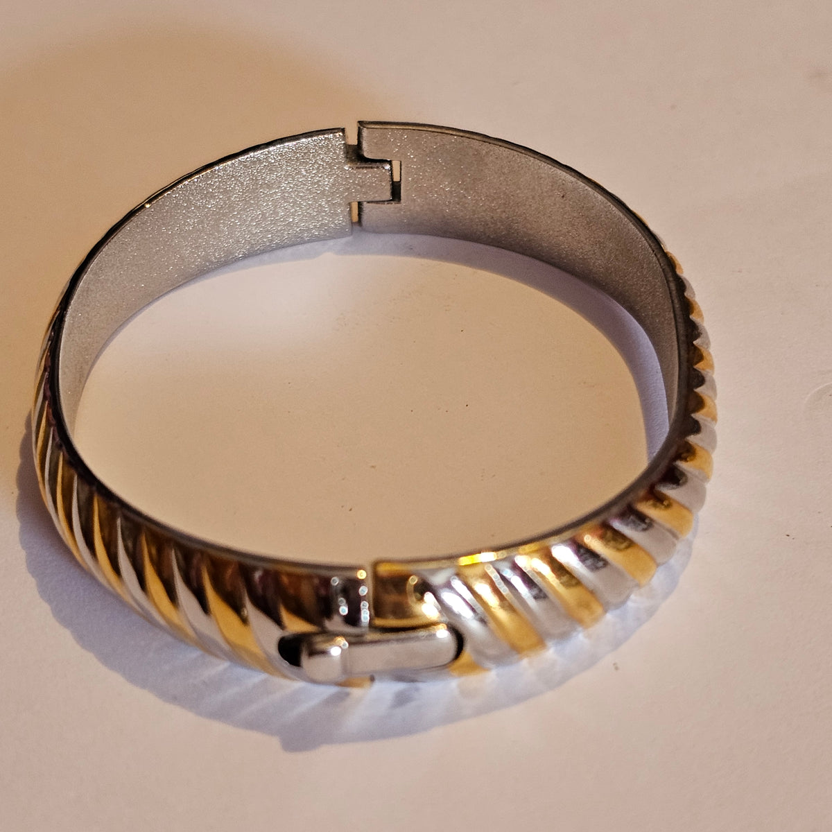 Womens Bracelet Gold Silver-Toned Hinged Rope Intertwined Designs Small 6.5 In