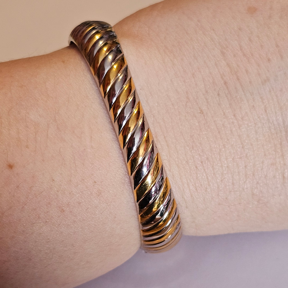 Womens Bracelet Gold Silver-Toned Hinged Rope Intertwined Designs Small 6.5 In