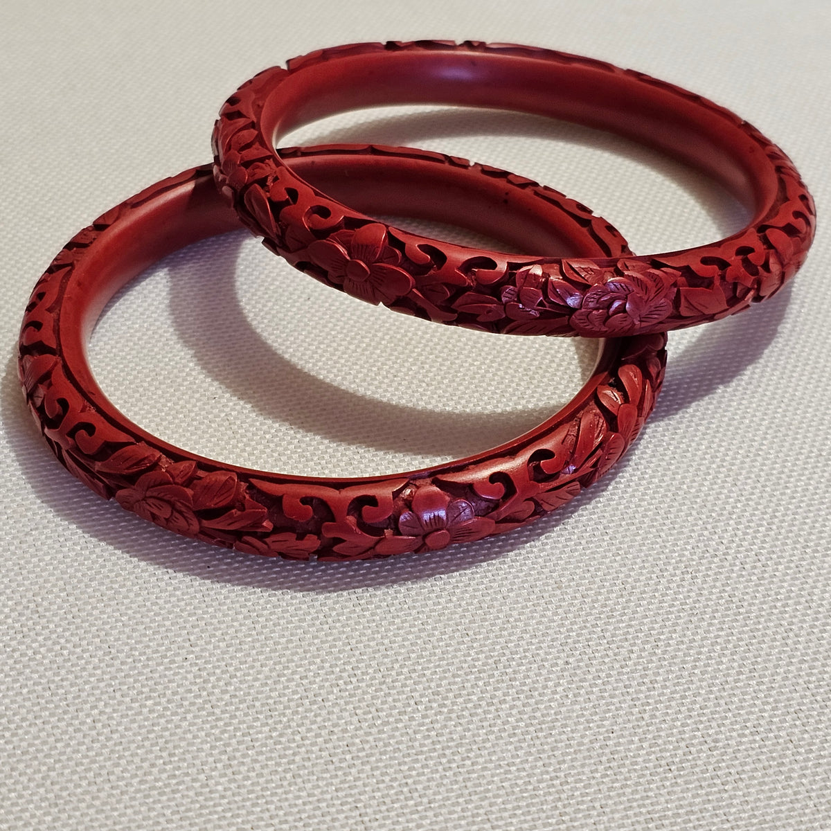 (647) SET of 2 Carved Cinnabar Chinese Bangles Vintage Red Floral Engraved