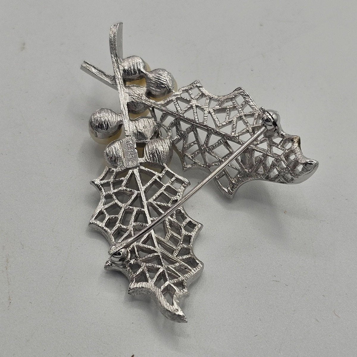 Vintage Crown Trifari Silver-Tone Holly Leaf Brooch Filigree Faux Pearls Holiday