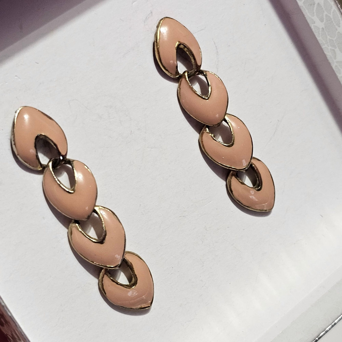 (698) Gold Blush Enamel Linked Dangle Earrings