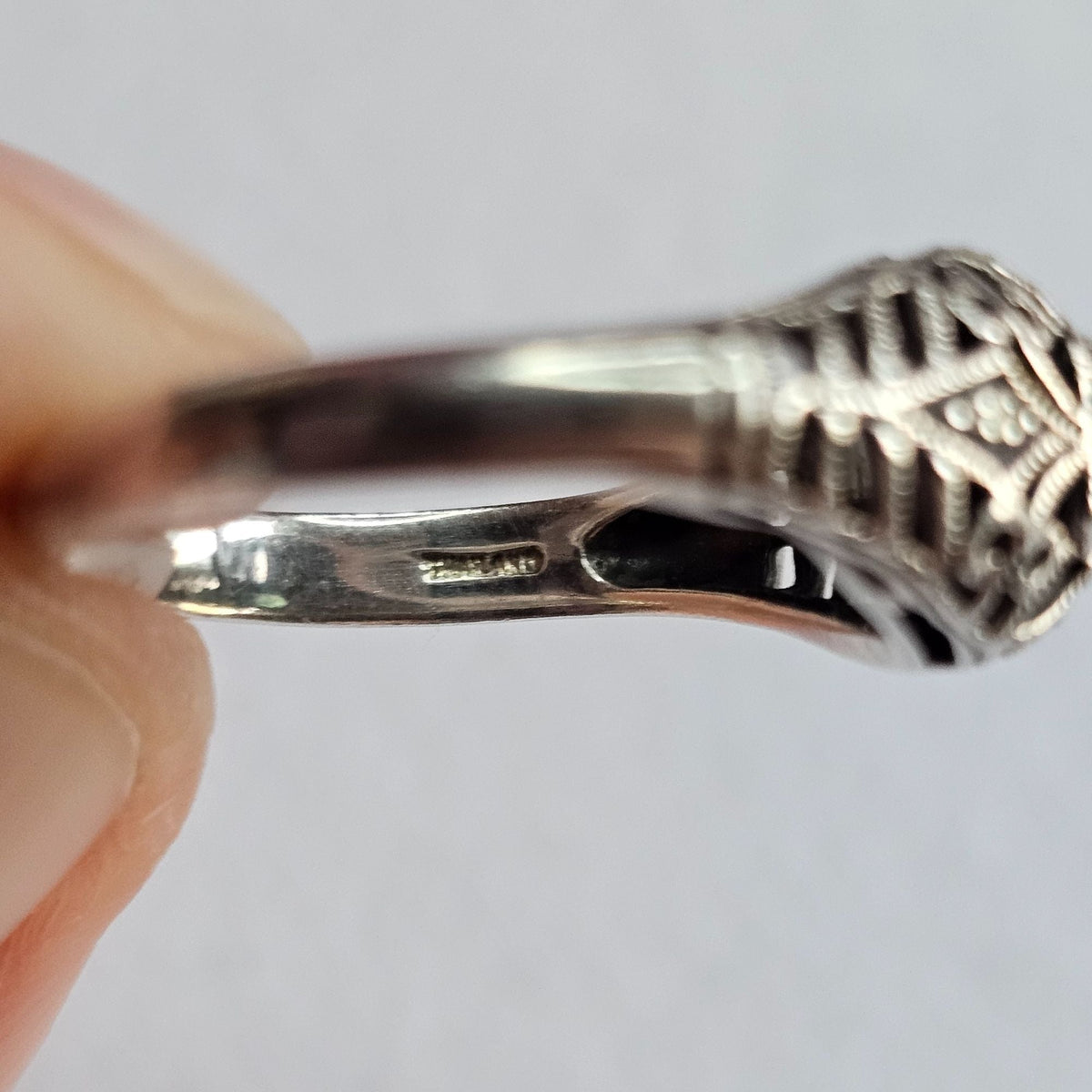 Antique-Style 925 Filigree Sz 8.5 Ring Emerald Green Stone Intricate Tiny Diamond