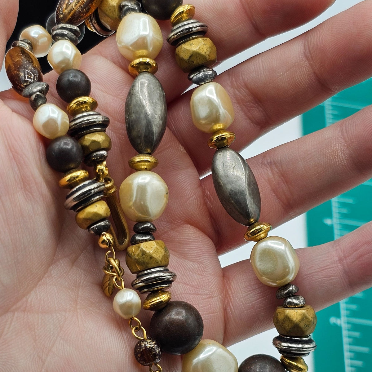 (41) Liz Claiborne Shades of Brown Beaded Necklace Vintage 90s