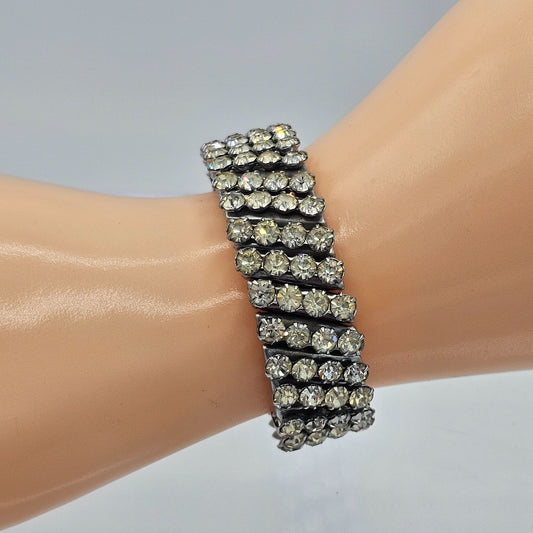 (123) Signed Japan Rhinestone Stretch Expansion Bracelet Vintage