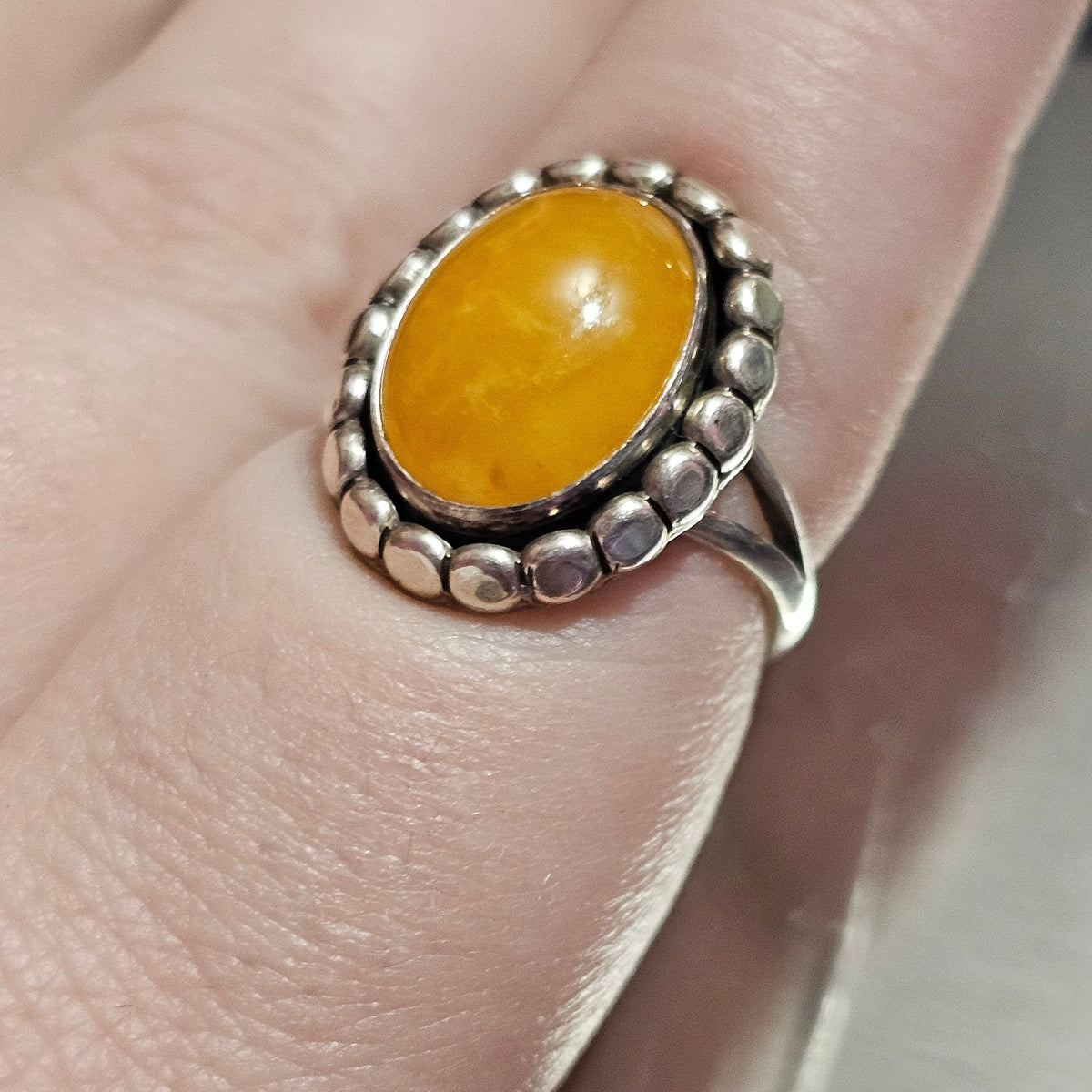 (723) DRT Sterling Silver Ring Yellow Butterscotch Amber Oval Stone Edge Design