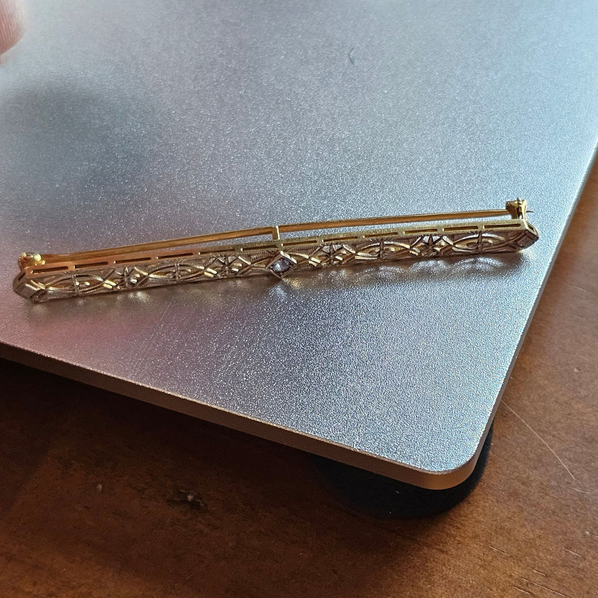 (286) 14k White Gold Blue Sapphire Art Deco Filigree C-clasp Bar Brooch Pin Intricate