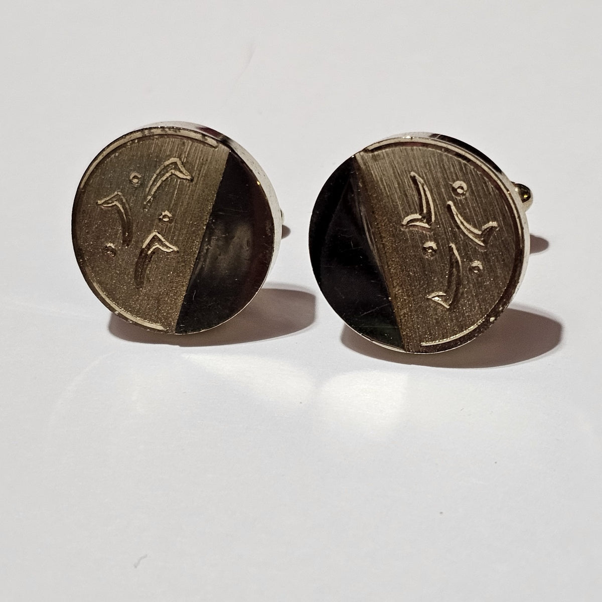 (572) Vintage Gold-Tone Round Matte Glossy Mens Bullet Back Cufflinks Signed Dante