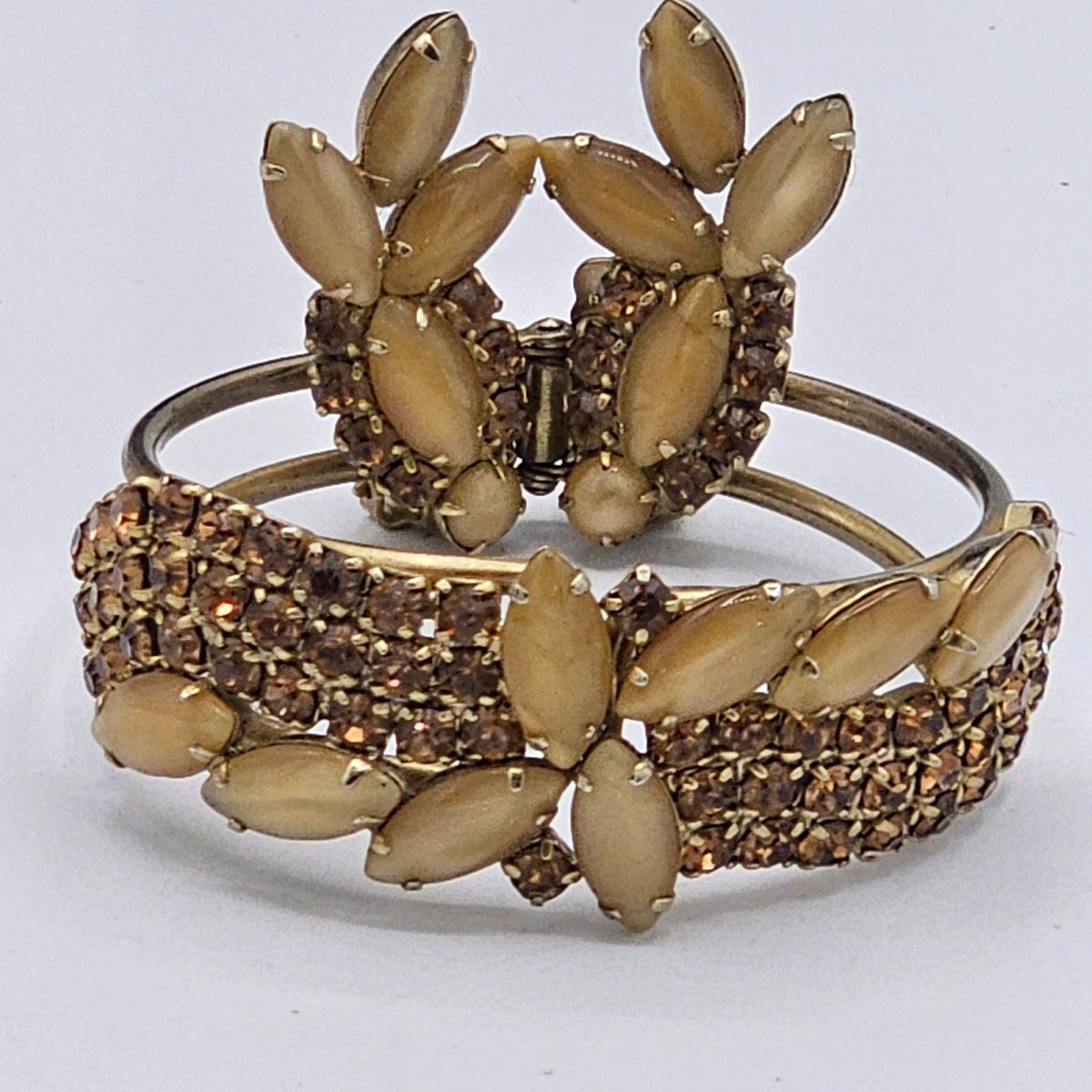 Vintage Gold-Tone Prong Amber Topaz Glass Bracelet ClipOn Earrings Floral Design