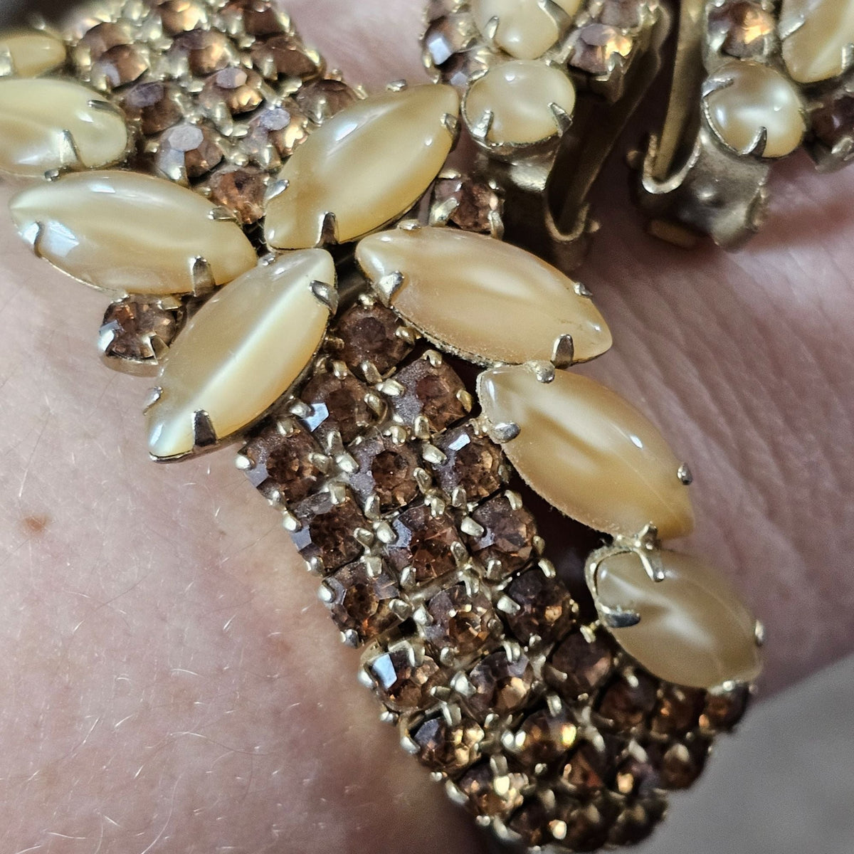 Vintage Gold-Tone Prong Amber Topaz Glass Bracelet ClipOn Earrings Floral Design
