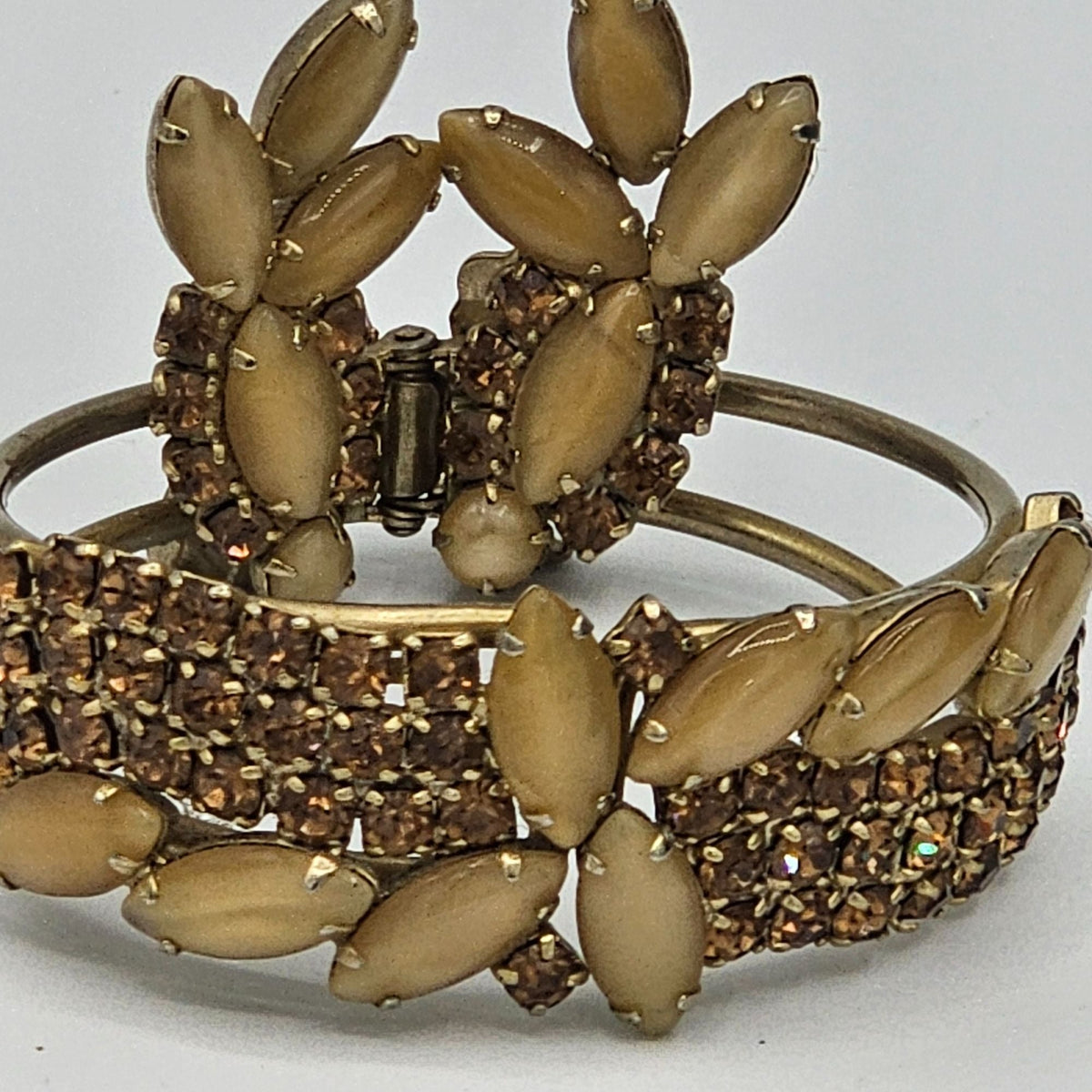 Vintage Gold-Tone Prong Amber Topaz Glass Bracelet ClipOn Earrings Floral Design