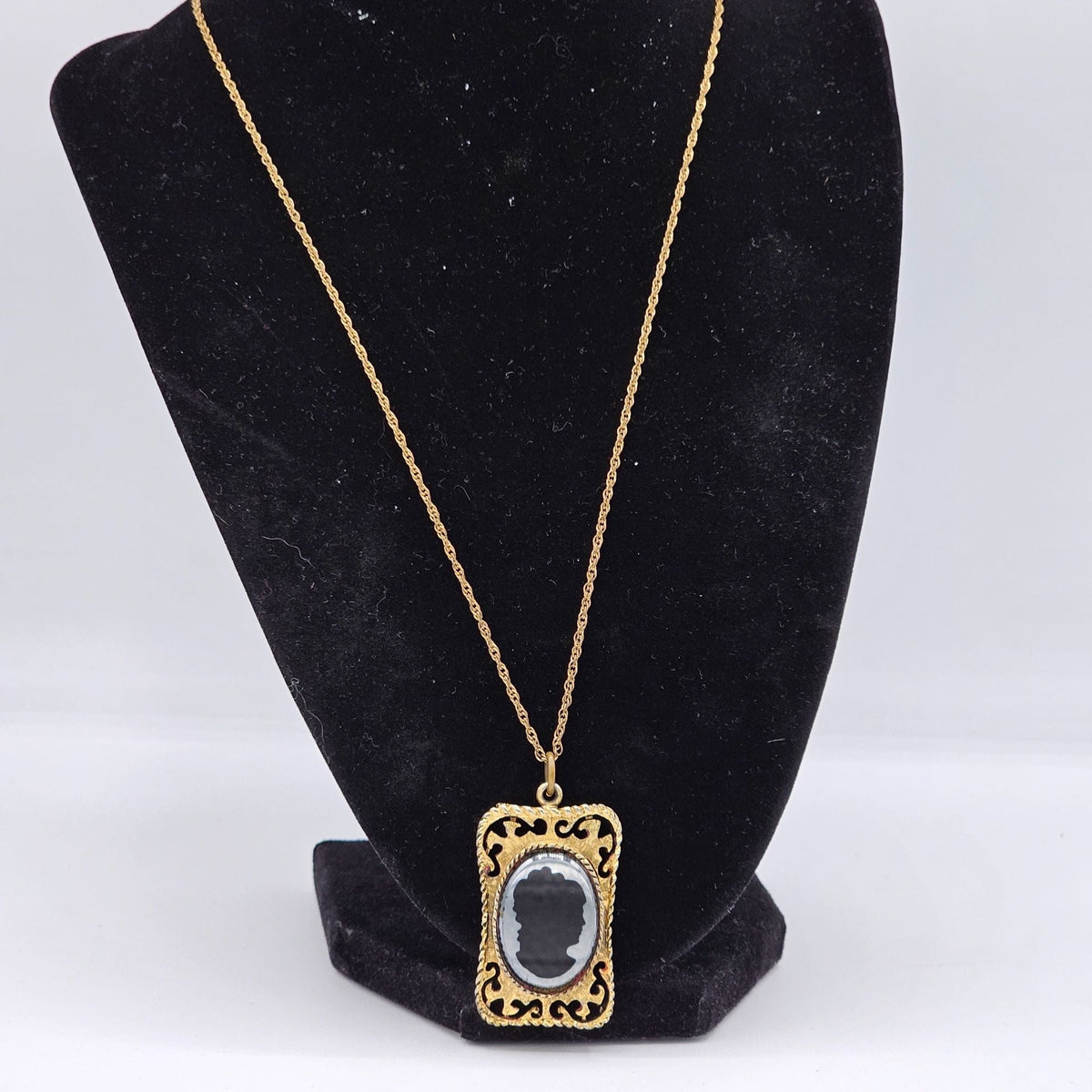 Vintage Gold-Tone Cameo Pendant Necklace Black Glass Lady Silhouette Victorian
