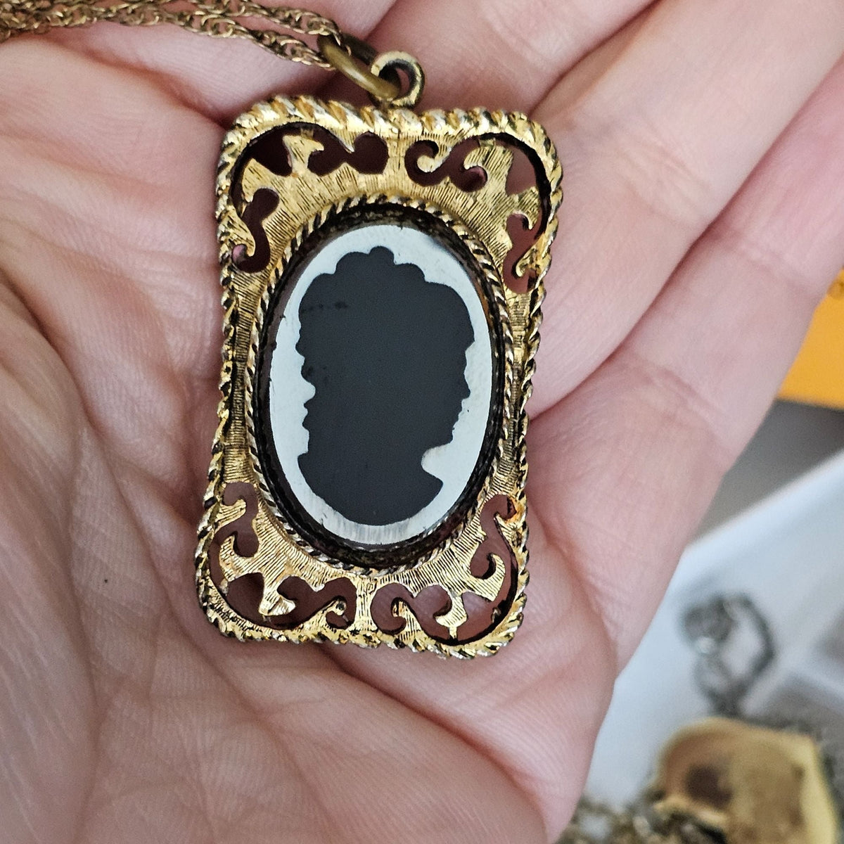 Vintage Gold-Tone Cameo Pendant Necklace Black Glass Lady Silhouette Victorian