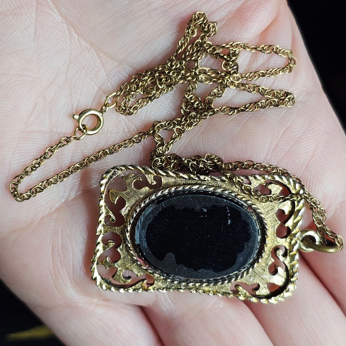 Vintage Gold-Tone Cameo Pendant Necklace Black Glass Lady Silhouette Victorian