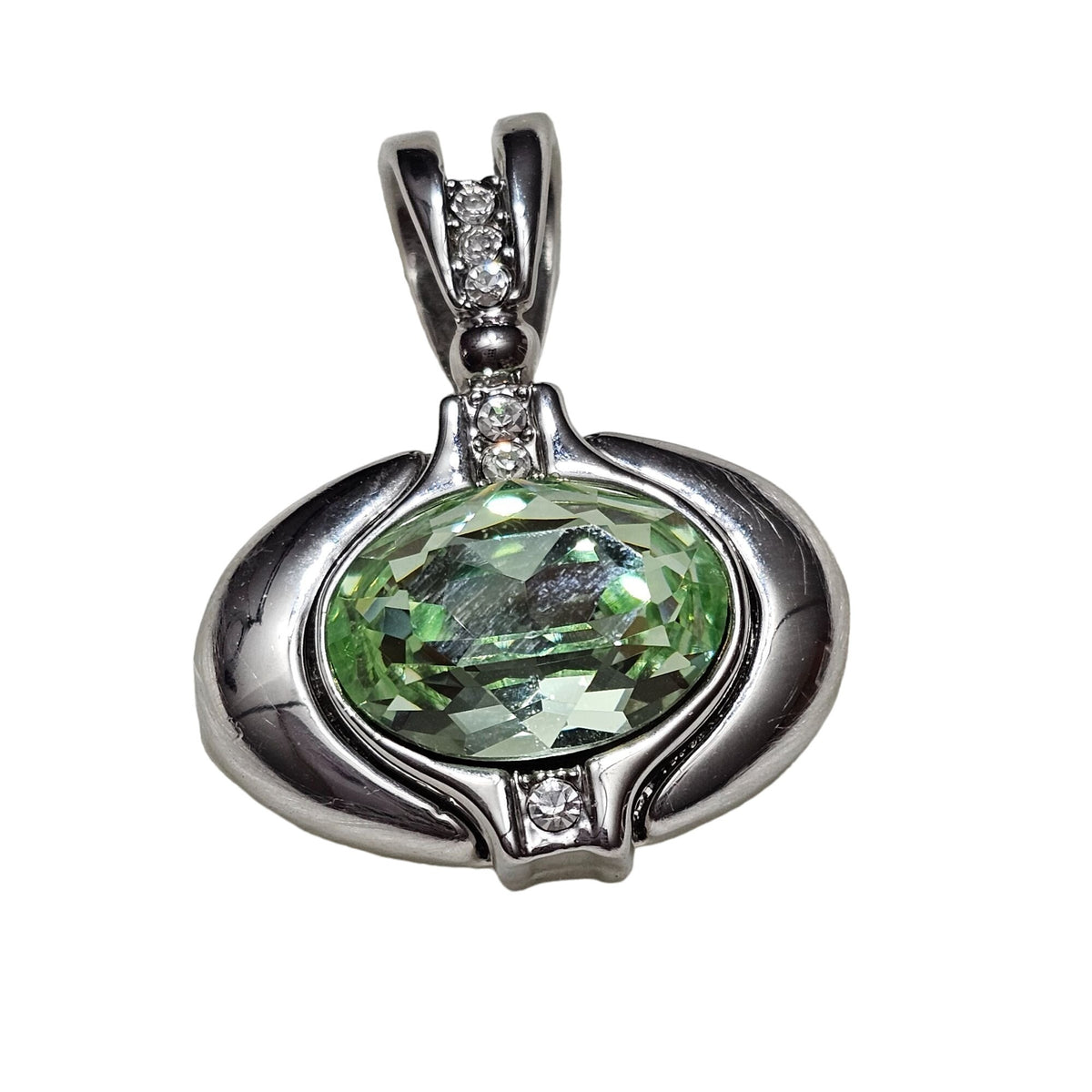 (435) William Wang Silver-tone Signed Pendant Green Oval Faceted Glass Crystal Accents