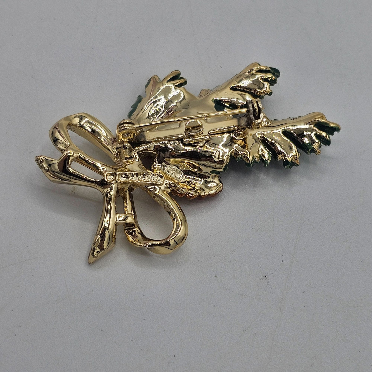 Vintage Gerrys Gold-Tone Pinecone Enamel Holly Green Leaf Brooch Holiday Foliage
