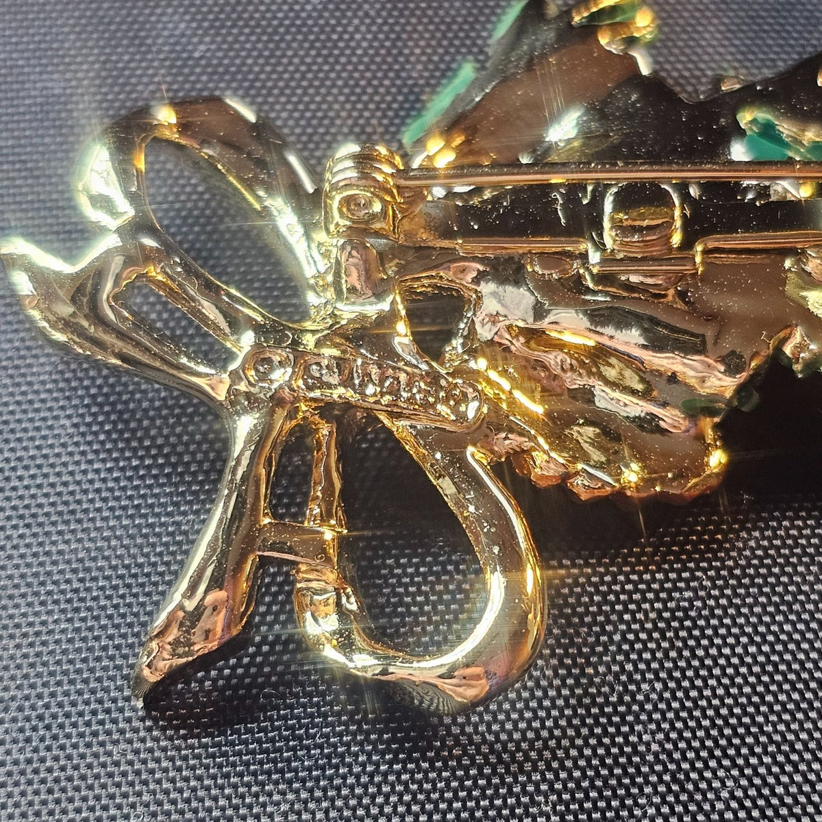 Vintage Gerrys Gold-Tone Pinecone Enamel Holly Green Leaf Brooch Holiday Foliage