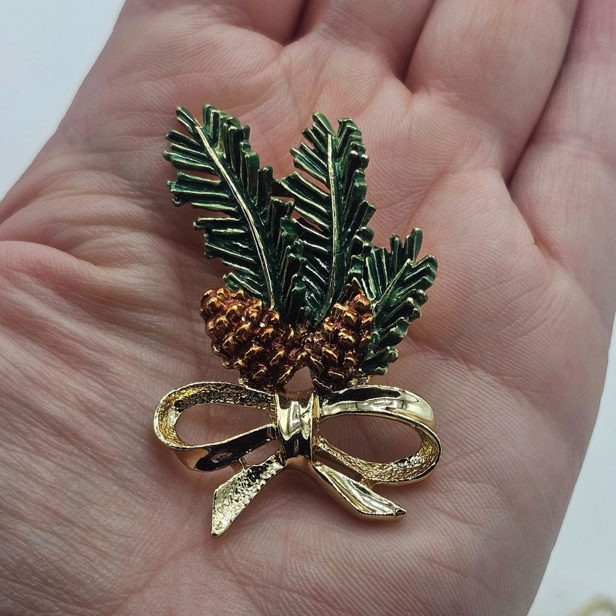 Vintage Gerrys Gold-Tone Pinecone Enamel Holly Green Leaf Brooch Holiday Foliage
