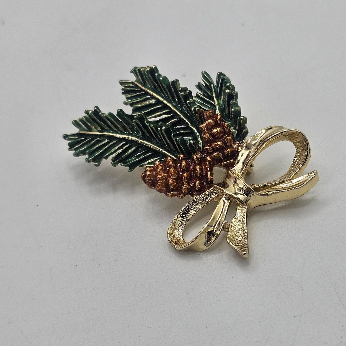 Vintage Gerrys Gold-Tone Pinecone Enamel Holly Green Leaf Brooch Holiday Foliage