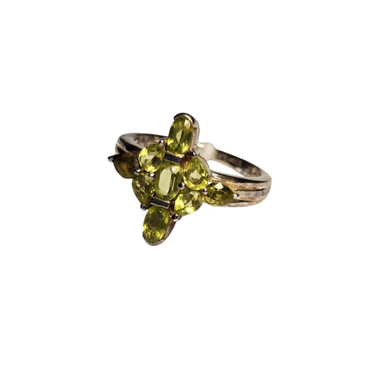 (731) Sterling Silver Green Peridot Gemstone Ring Size 7 Elegant Cluster Design