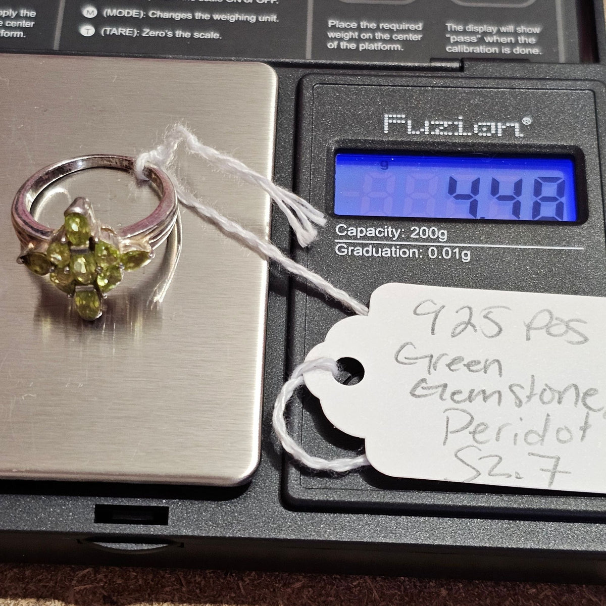 (731) Sterling Silver Green Peridot Gemstone Ring Size 7 Elegant Cluster Design