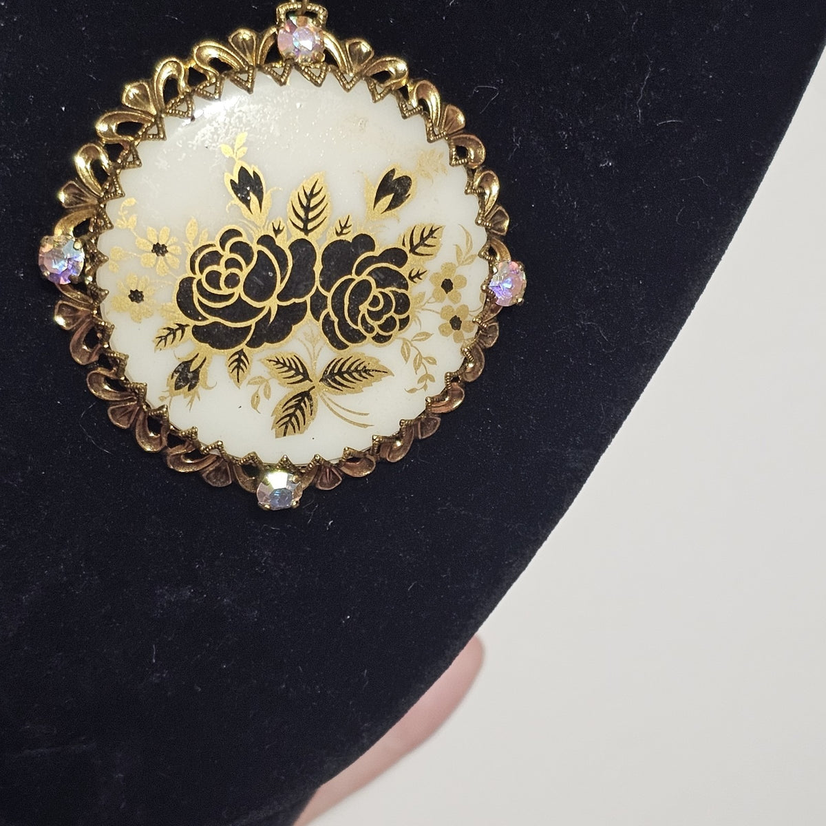 (600) Vintage Clip Earrings Set West Germany Pendant Necklace Elegant Black Gold Glass