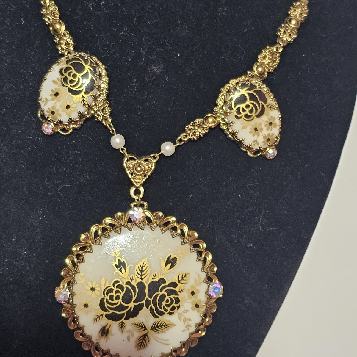 (600) Vintage Clip Earrings Set West Germany Pendant Necklace Elegant Black Gold Glass
