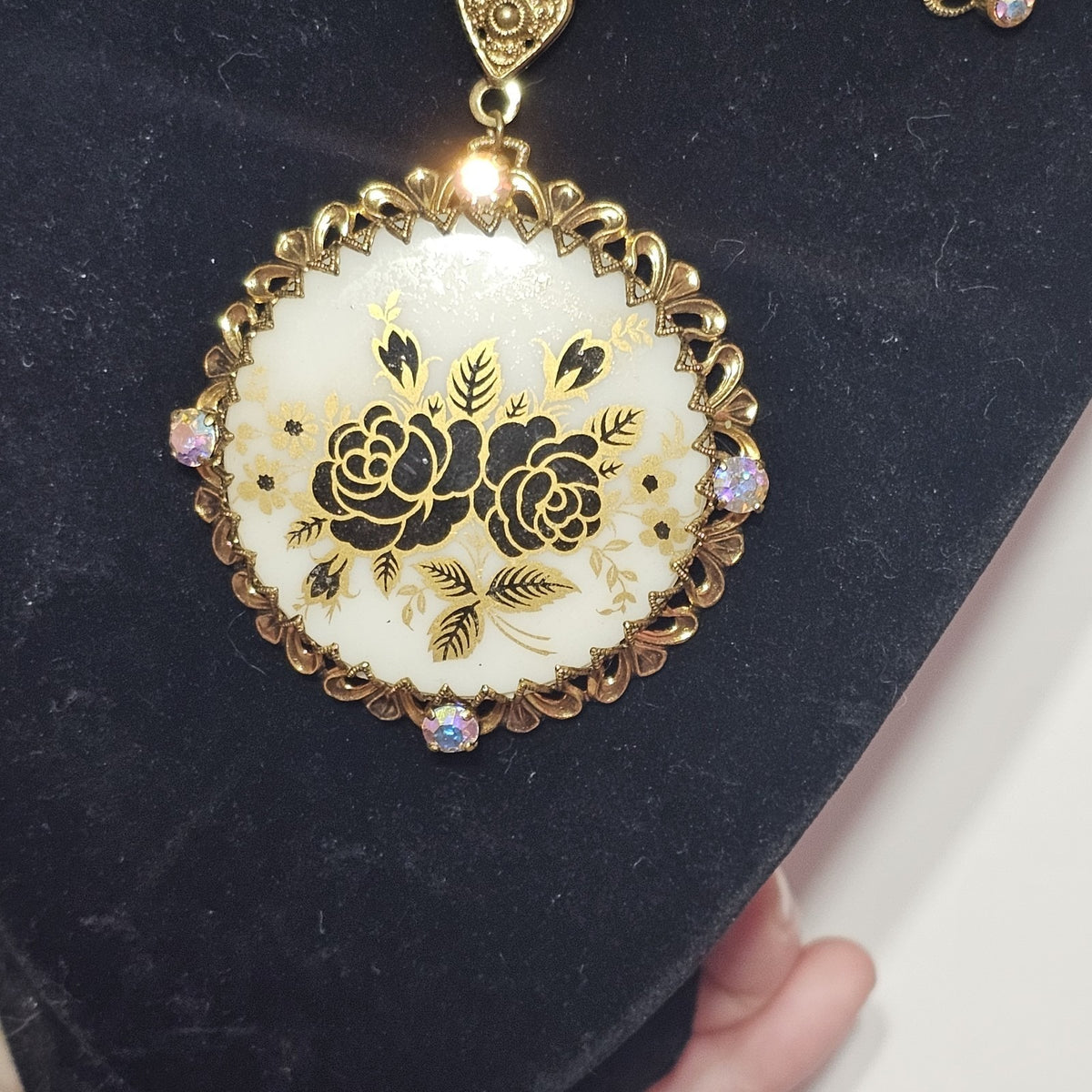 (600) Vintage Clip Earrings Set West Germany Pendant Necklace Elegant Black Gold Glass