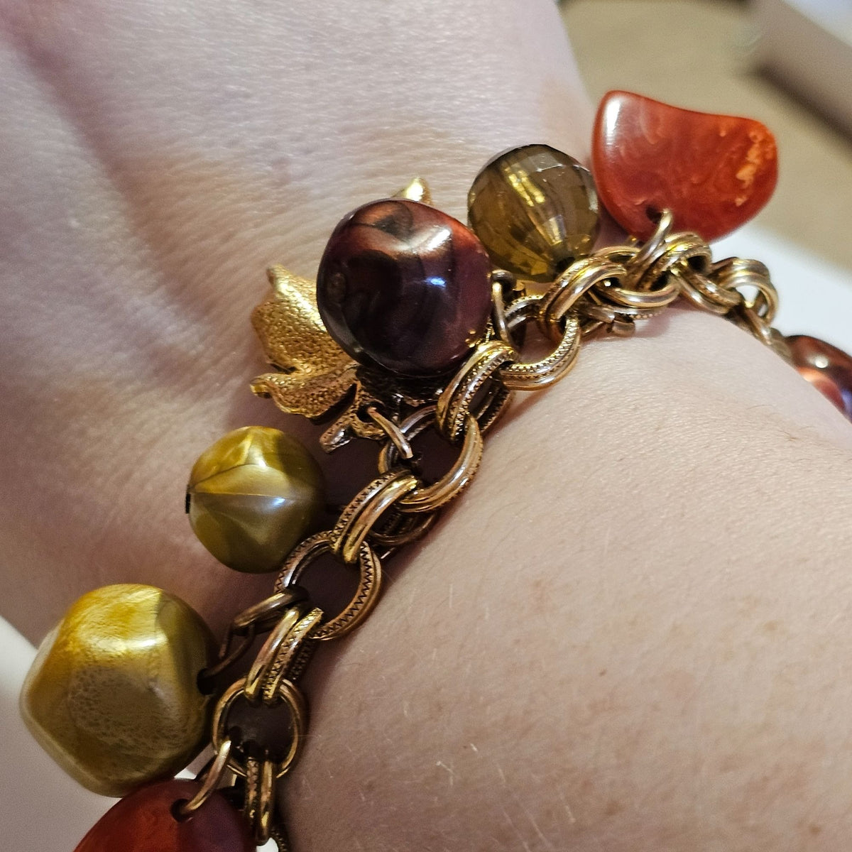 (642) Gold-Tone Autumn Leaf Berry Charm Bracelet Neutral Beads Fall Inspired Design
