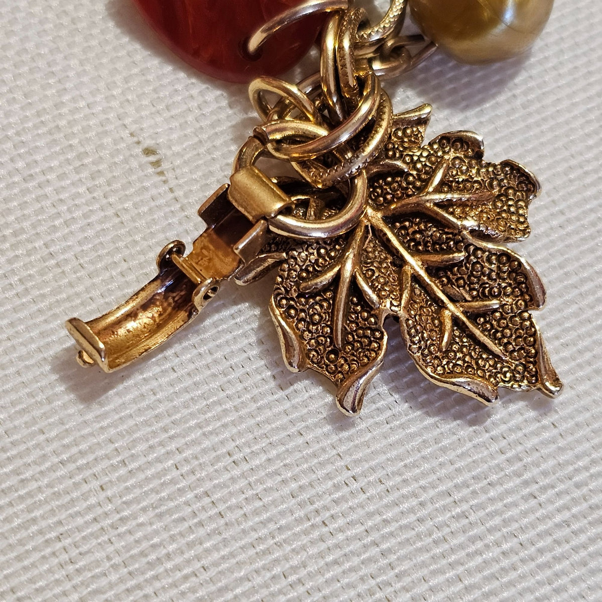 (642) Gold-Tone Autumn Leaf Berry Charm Bracelet Neutral Beads Fall Inspired Design