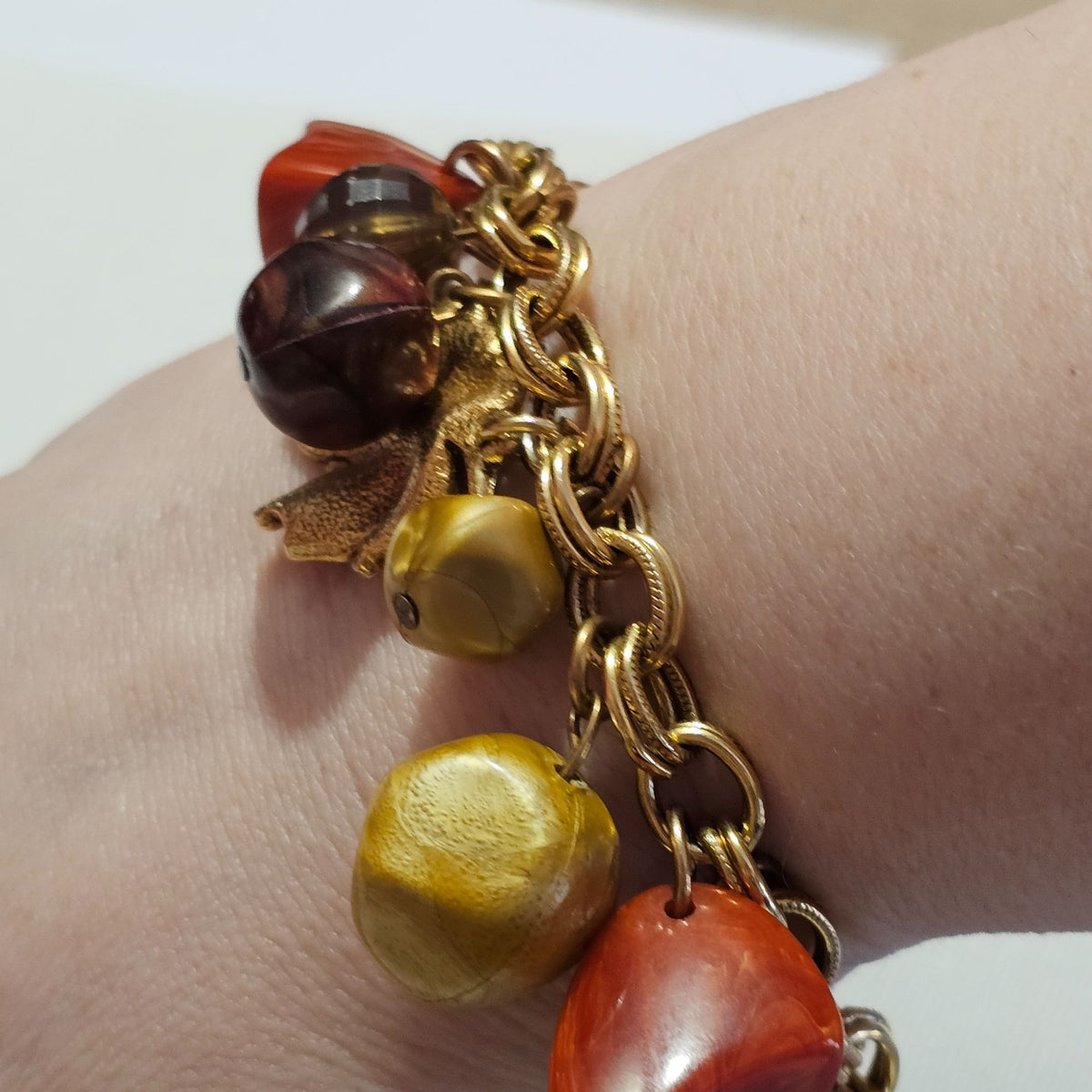 (642) Gold-Tone Autumn Leaf Berry Charm Bracelet Neutral Beads Fall Inspired Design