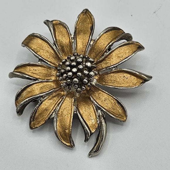 Very Pretty Brushed Gold Enamel Metal Flower Brooch