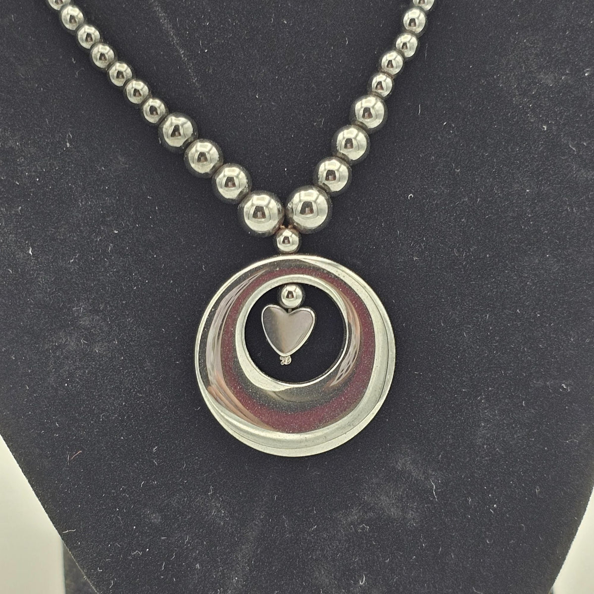 (146) Vintage Black Hematite Beaded Necklace Heart in the Center of a Ring