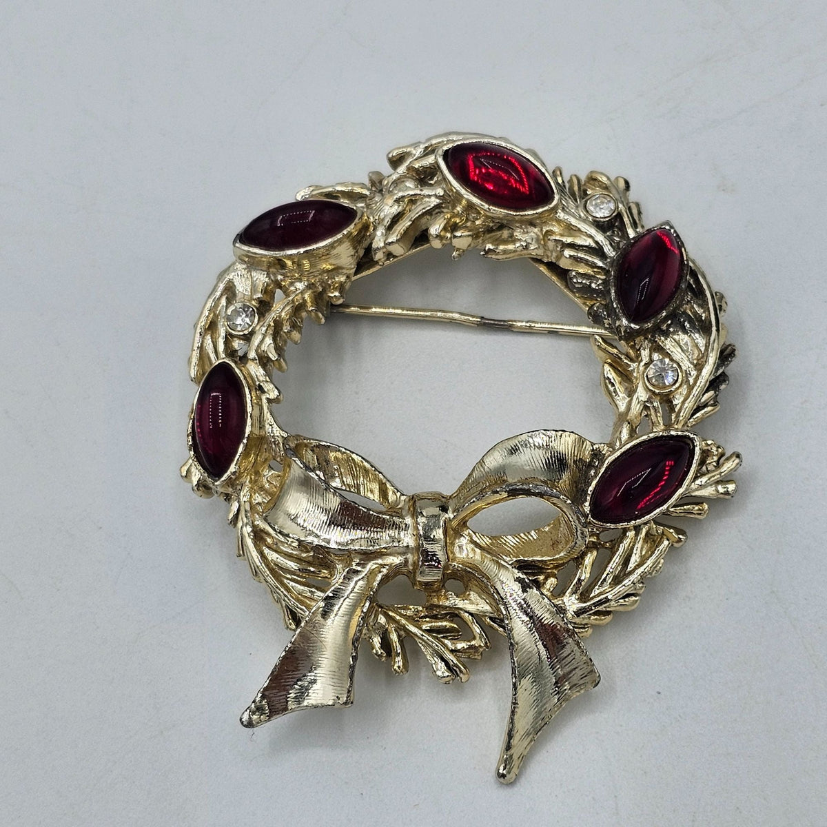 Vintage Tancer Gold-tone Wreath Brooch Pin Ruby Red Clear Stones MISSING1