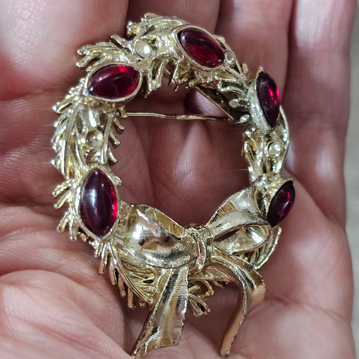 Vintage Tancer Gold-tone Wreath Brooch Pin Ruby Red Clear Stones MISSING1