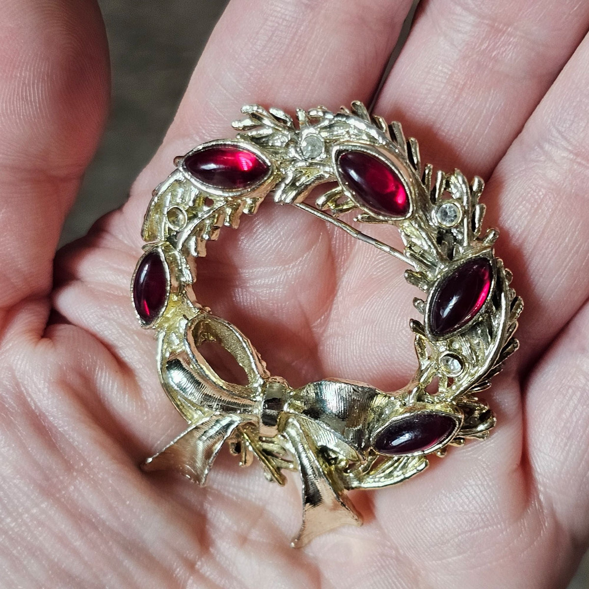 Vintage Tancer Gold-tone Wreath Brooch Pin Ruby Red Clear Stones MISSING1