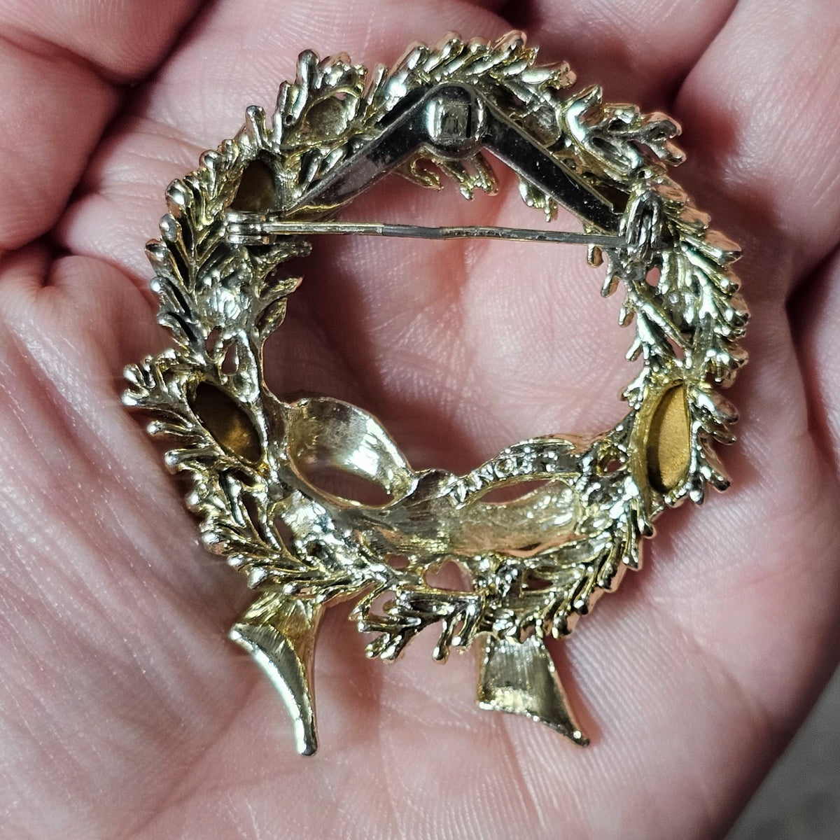 Vintage Tancer Gold-tone Wreath Brooch Pin Ruby Red Clear Stones MISSING1