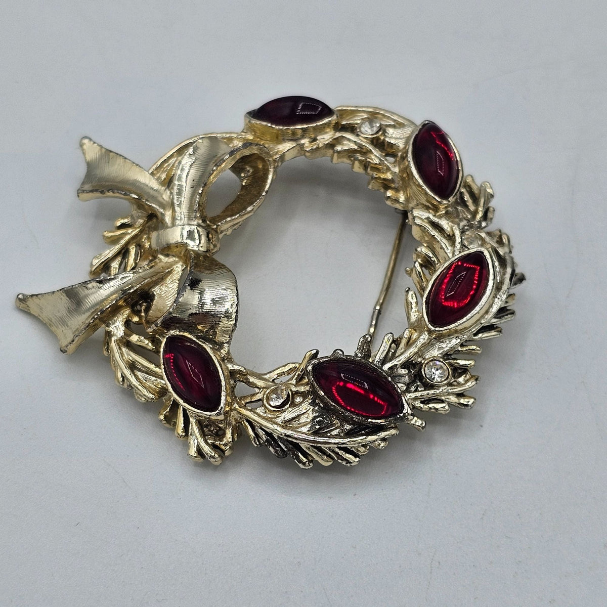 Vintage Tancer Gold-tone Wreath Brooch Pin Ruby Red Clear Stones MISSING1