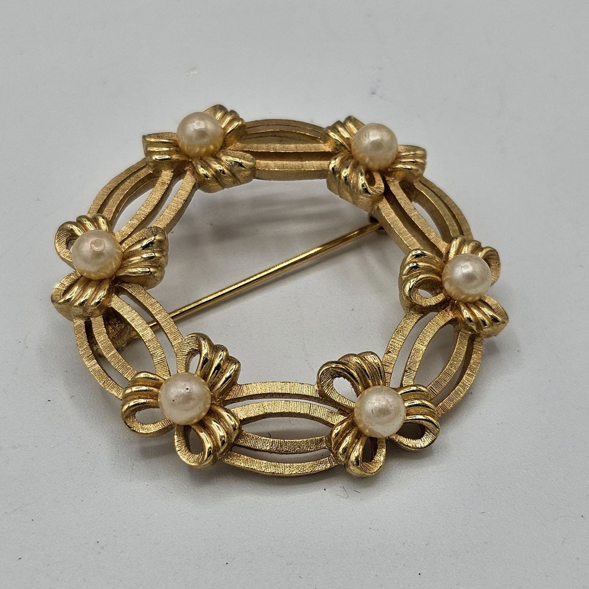 Vintage Crown Trifari Gold-tone Faux Pearl Wreath Brooch