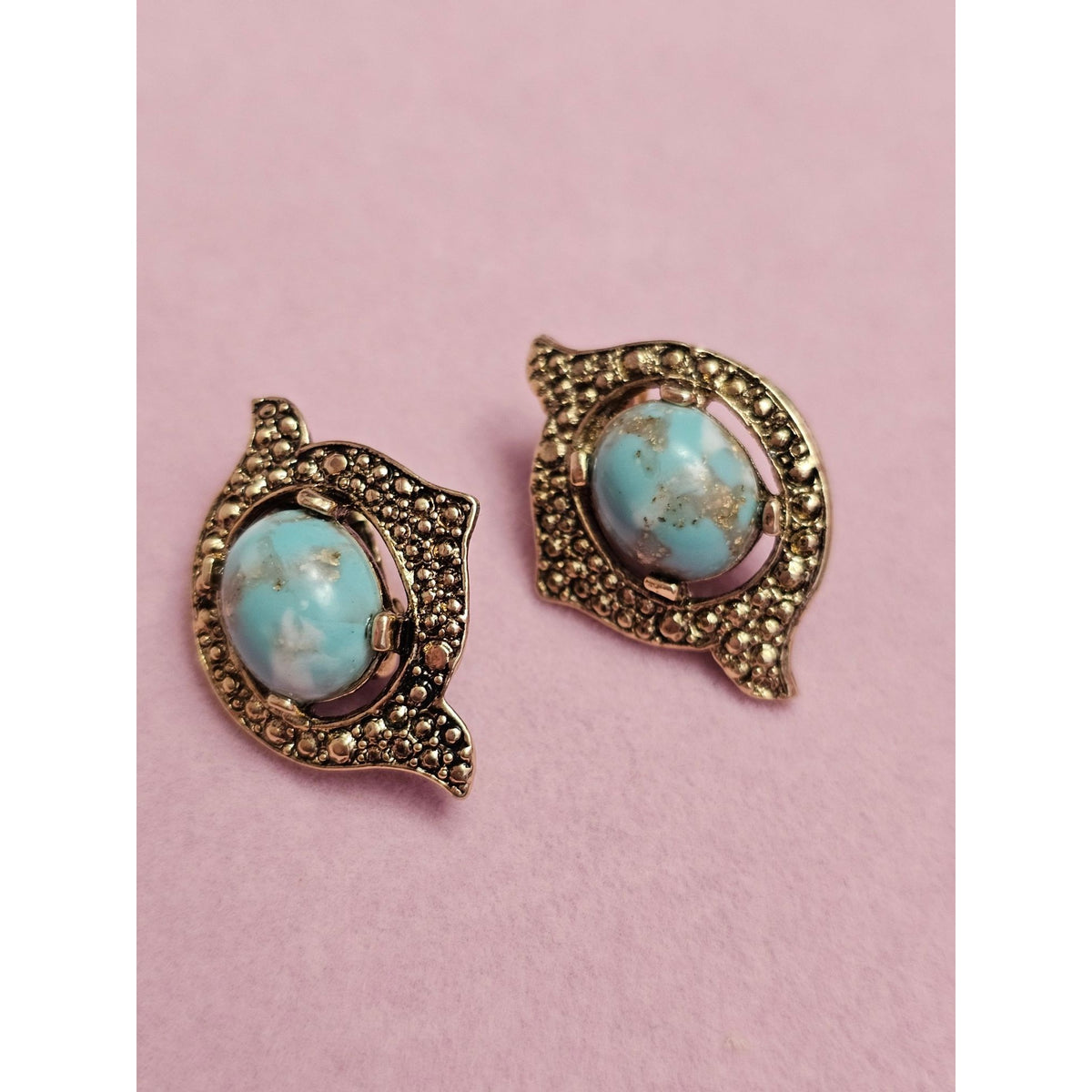 (745) Vintage Gold-Tone Confetti Easter Egg Cab Brooch Matching Earrings Stick Pin Set