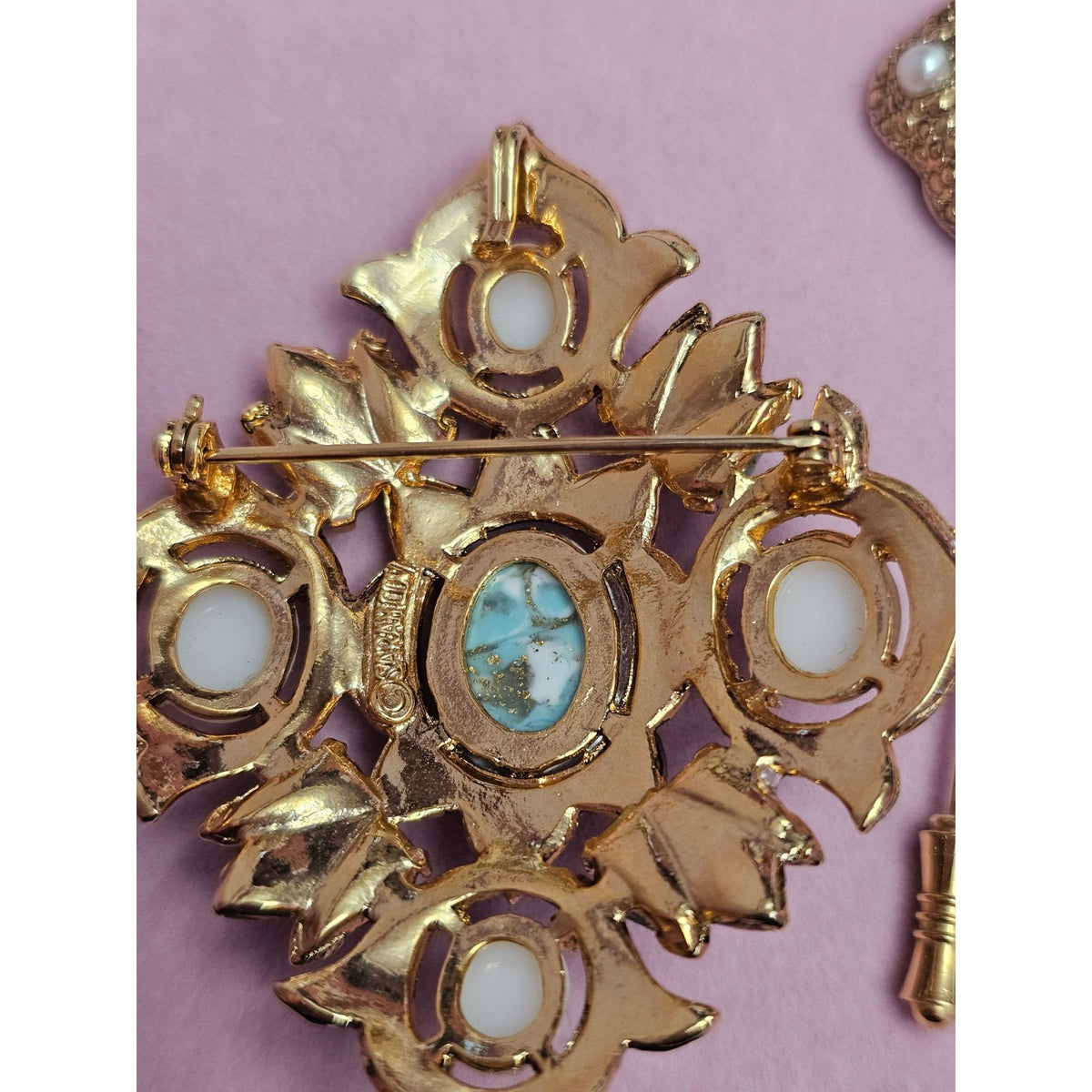 (745) Vintage Gold-Tone Confetti Easter Egg Cab Brooch Matching Earrings Stick Pin Set