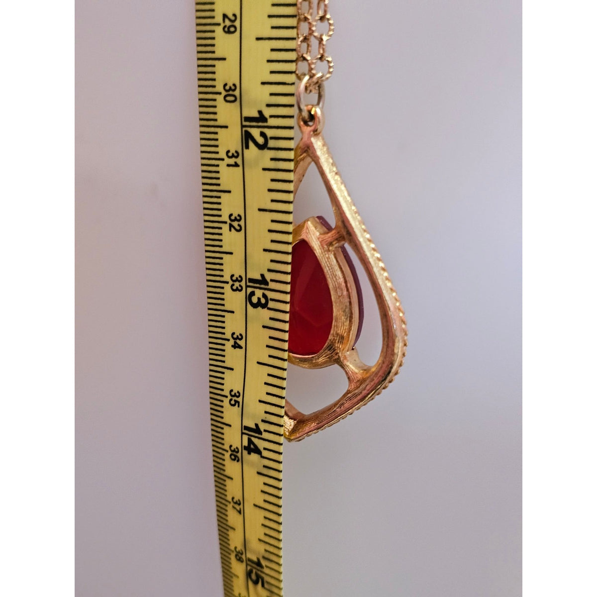 (748) Gold-Plated Red Teardrop Pendant Necklace Clip-On Earrings Jewelry Set