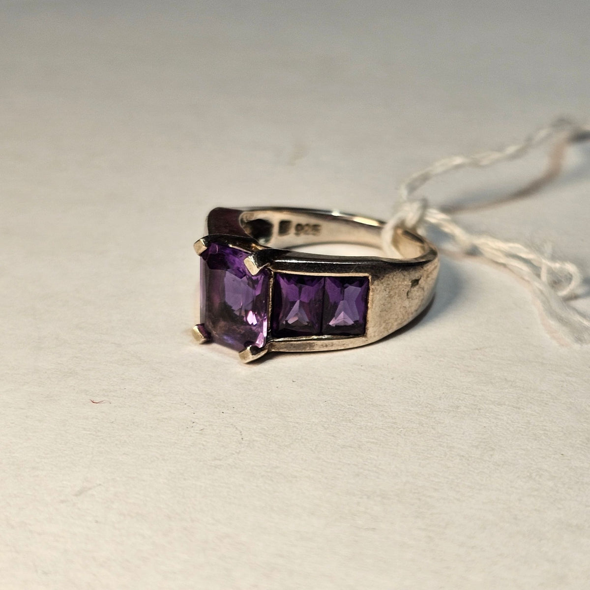 (730) Sterling Silver Vintage Purple Gemstone Ring Size 6 Signed Hong Kong 925