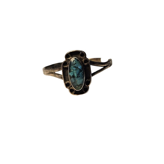 (728) Vintage Sterling Silver Oval Ring Crushed Green Stone Tarnished Size 8