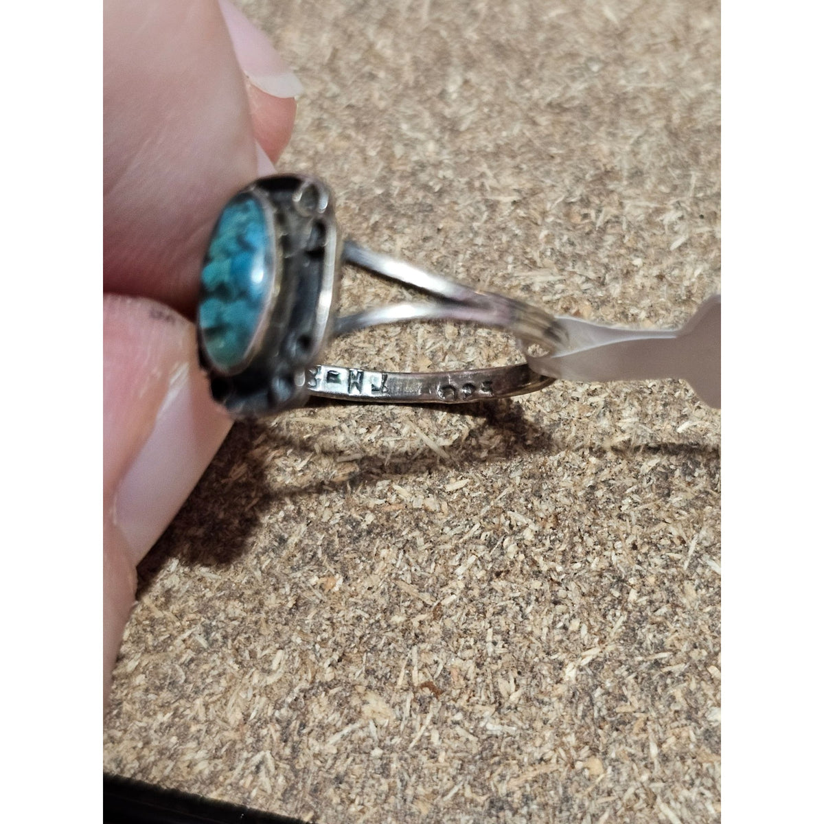(728) Vintage Sterling Silver Oval Ring Crushed Green Stone Tarnished Size 8