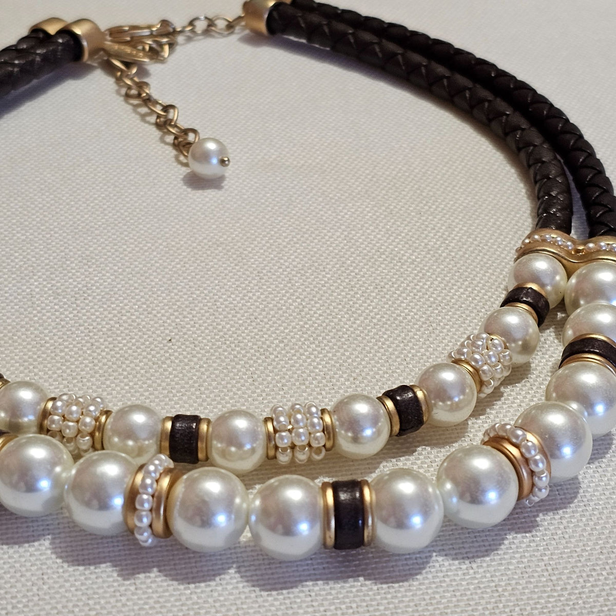 (641) Chicos Necklace Bracelet Set Faux Pearl Brown Leather Beaded Collar Elegant