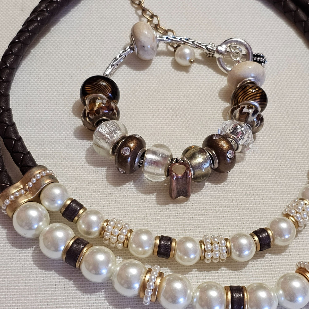 (641) Chicos Necklace Bracelet Set Faux Pearl Brown Leather Beaded Collar Elegant