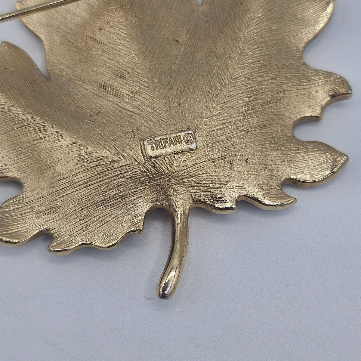 Vintage Crown Trifari Gold Tone White Enamel Textured Maple Leaf Brooch Huge