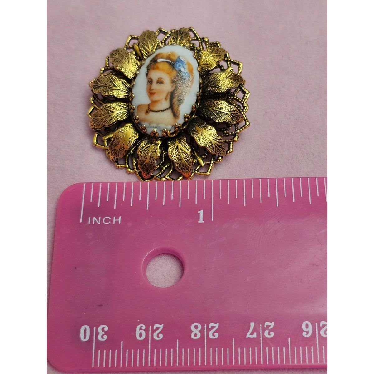 (749) Vintage Victorian Style Brooch Hand-Painted Portrait Gold-Tone Filigree