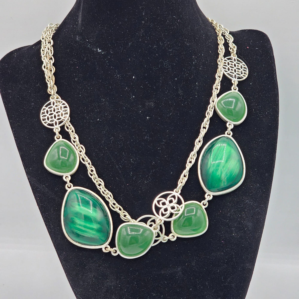 (42) Bill Blass Iridescent Green Multi-Stone Necklace Long Silver-tone Chain 34 in